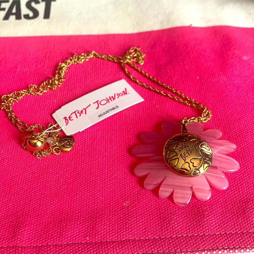 Betsey Johnson long gold tone pink flower necklace🌸. NWT